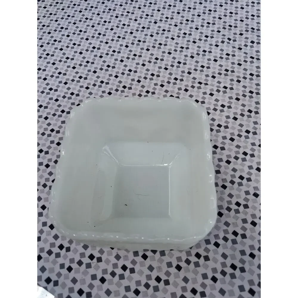 Anchor Hocking Milk Glass Grapes and Leaves 4 1/4